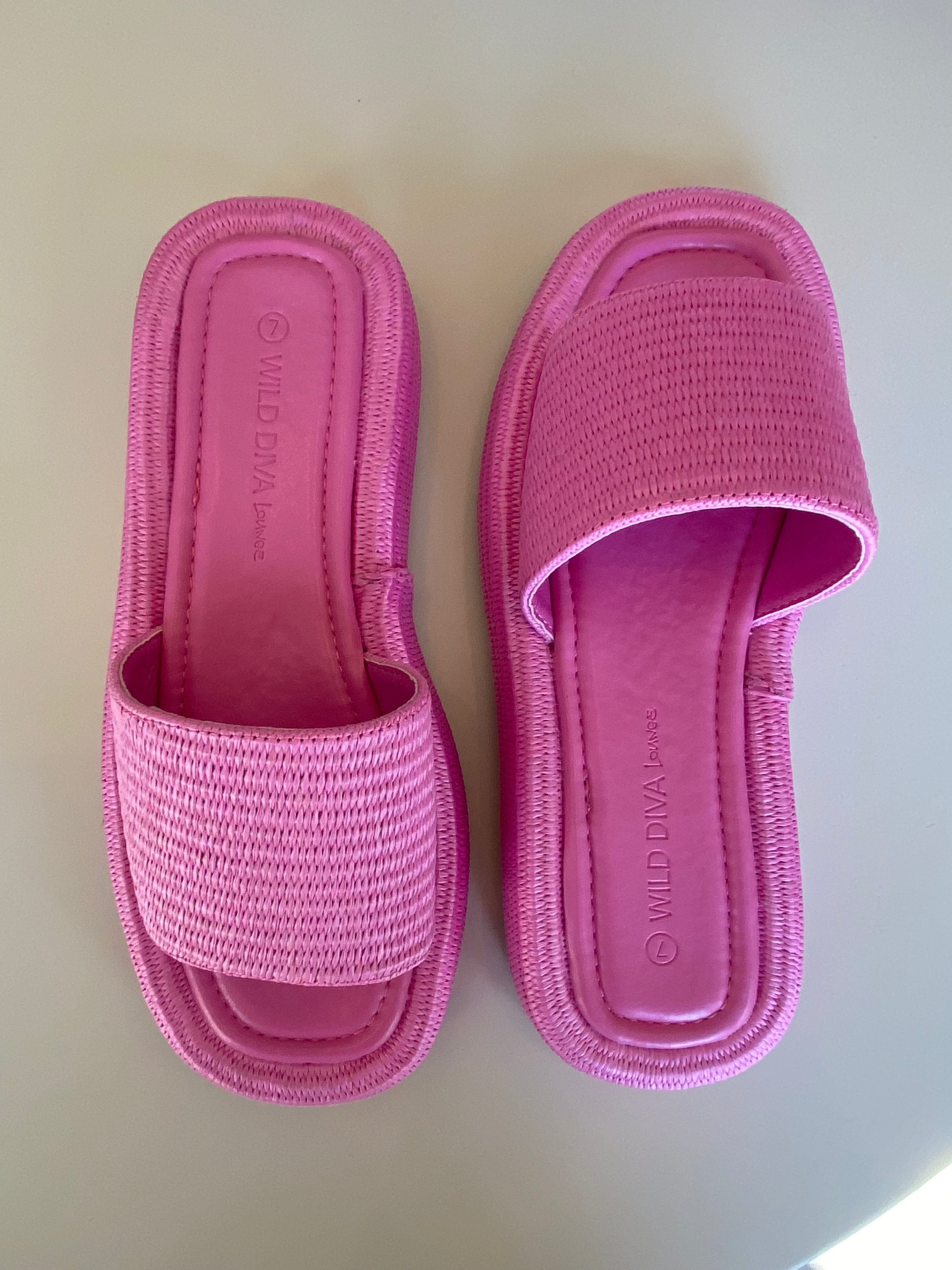 Beaches Raffia Sandal in Pink