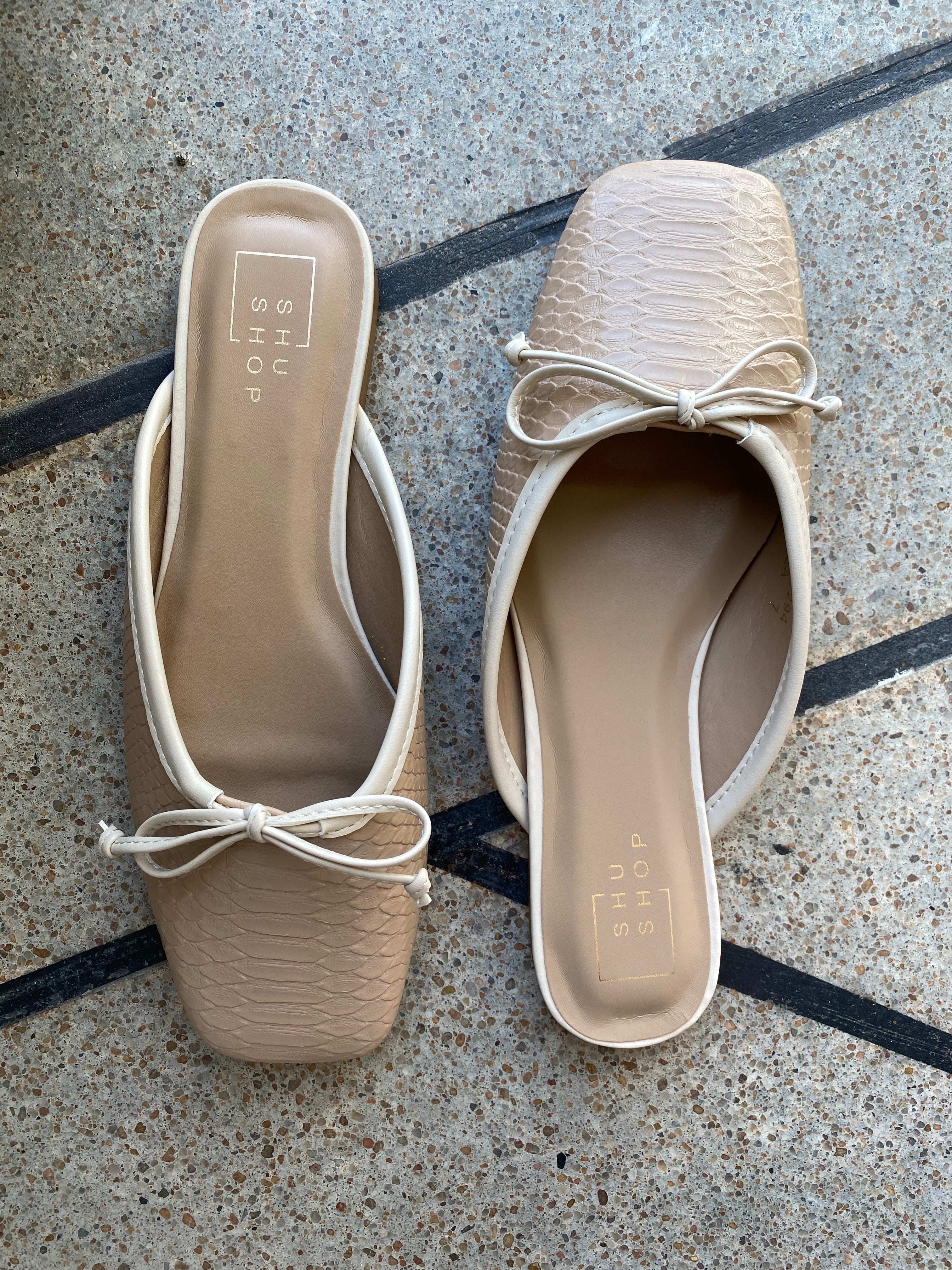 Andrea Snake Flats