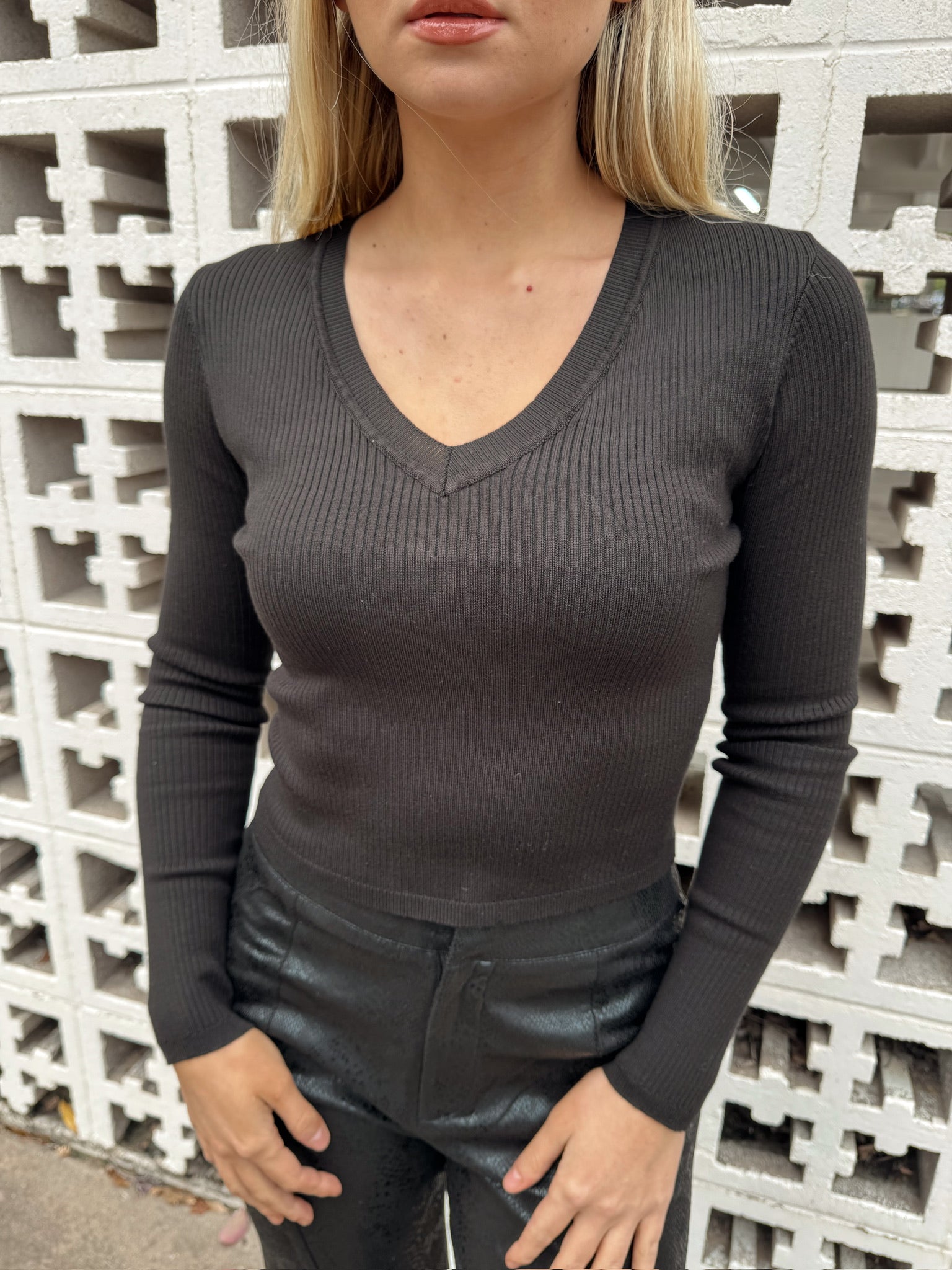 Essentials Long Sleeve - Black