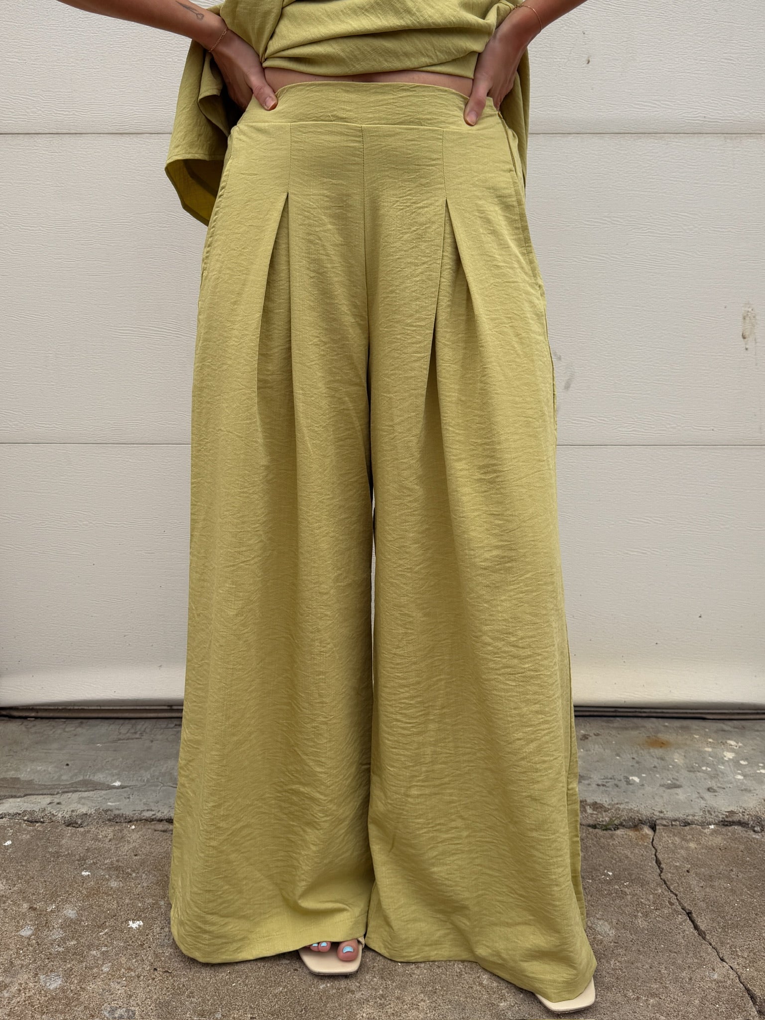 Bri Avocado Flowy Pant