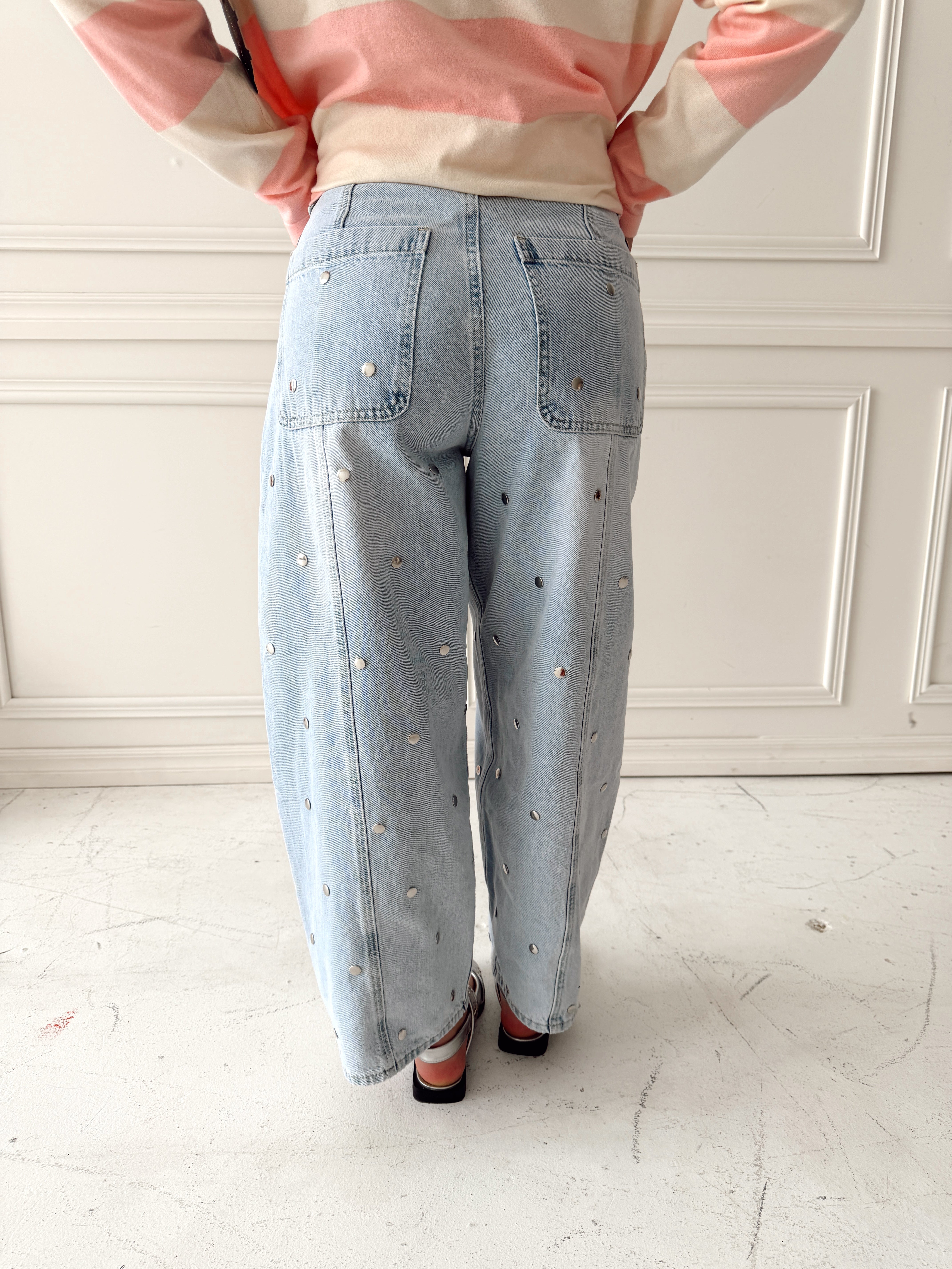 Studded Barrel Jeans - Light Wash
