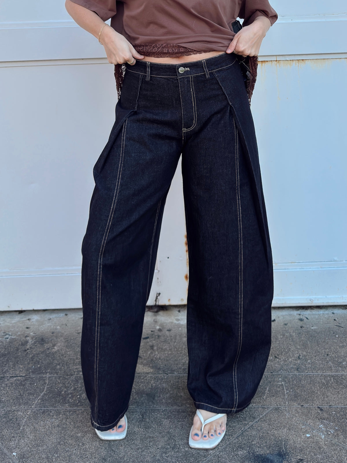 Riley Pleated Barrel Jean