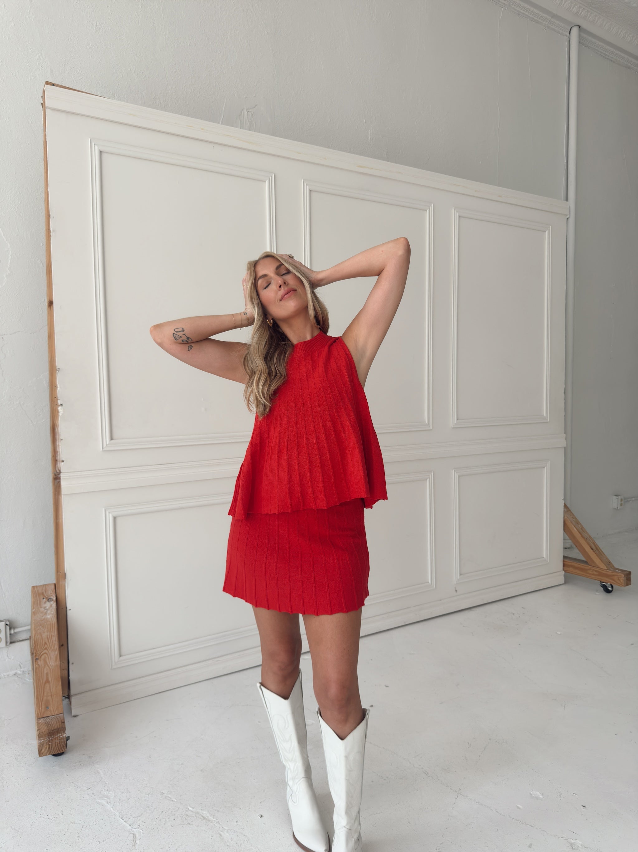 Rylan Ribbed Sweater A-line Mini Skirt With Flared Hem - Red