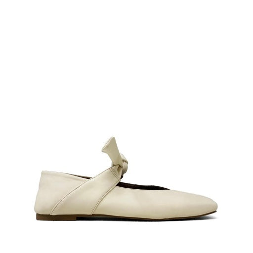 Antonella Flats in Bone