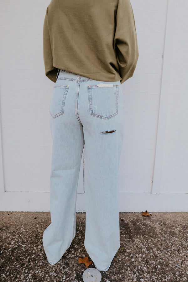 Alyx Distressed Baggy Jean - Light Wash