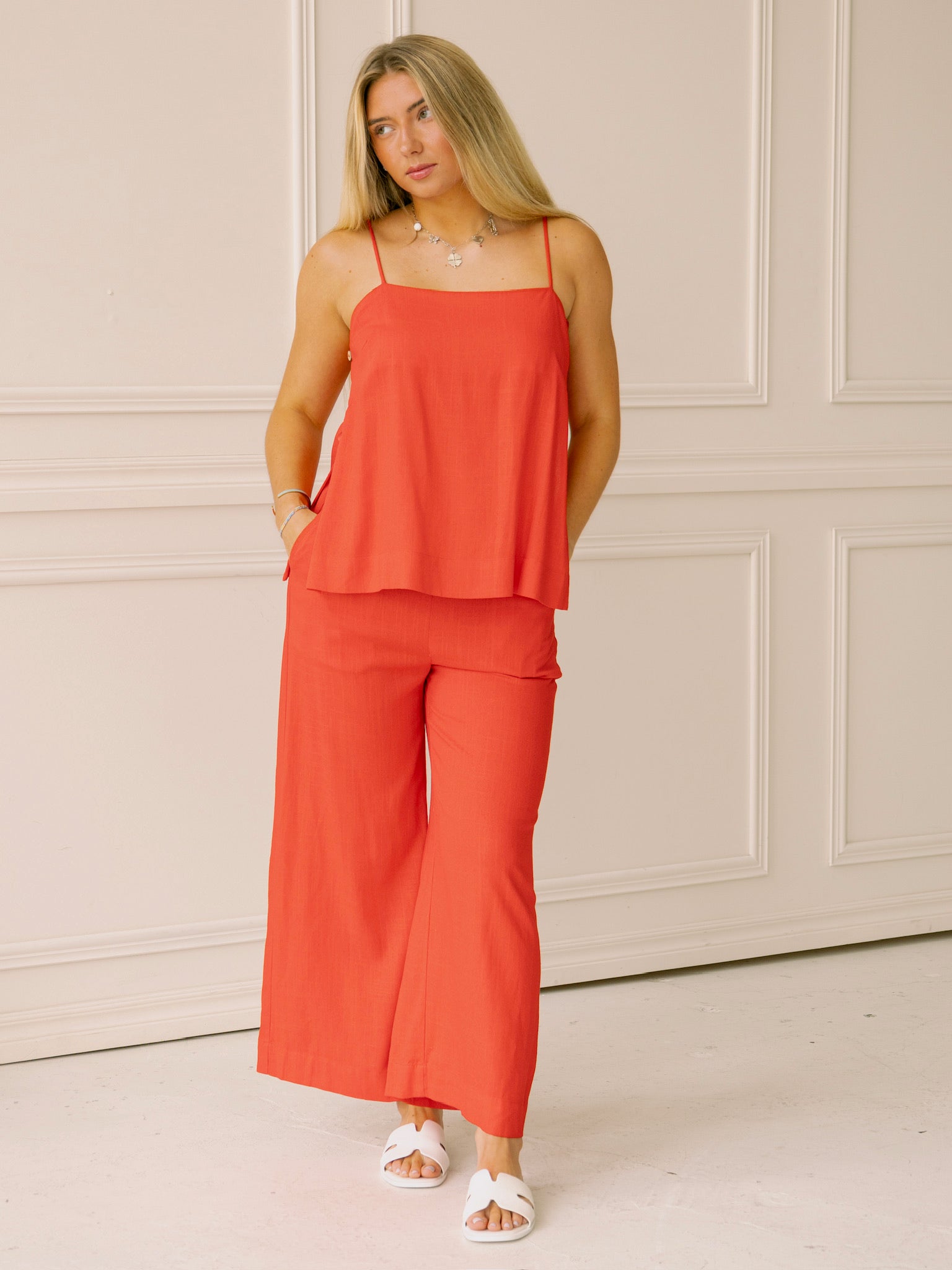 Cardinal Linen Set