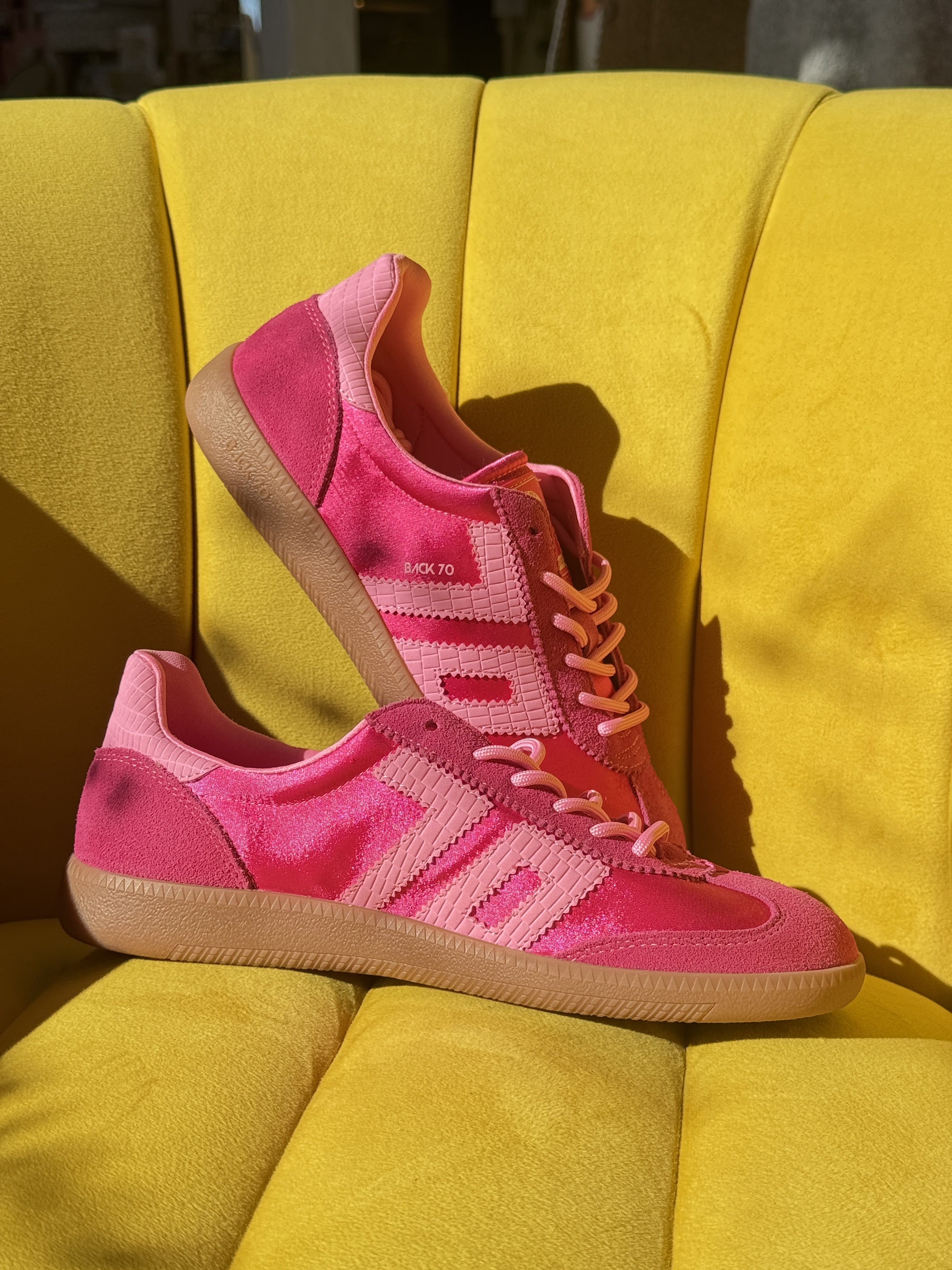 Back 70 Ghost Sneaker - Fuxia