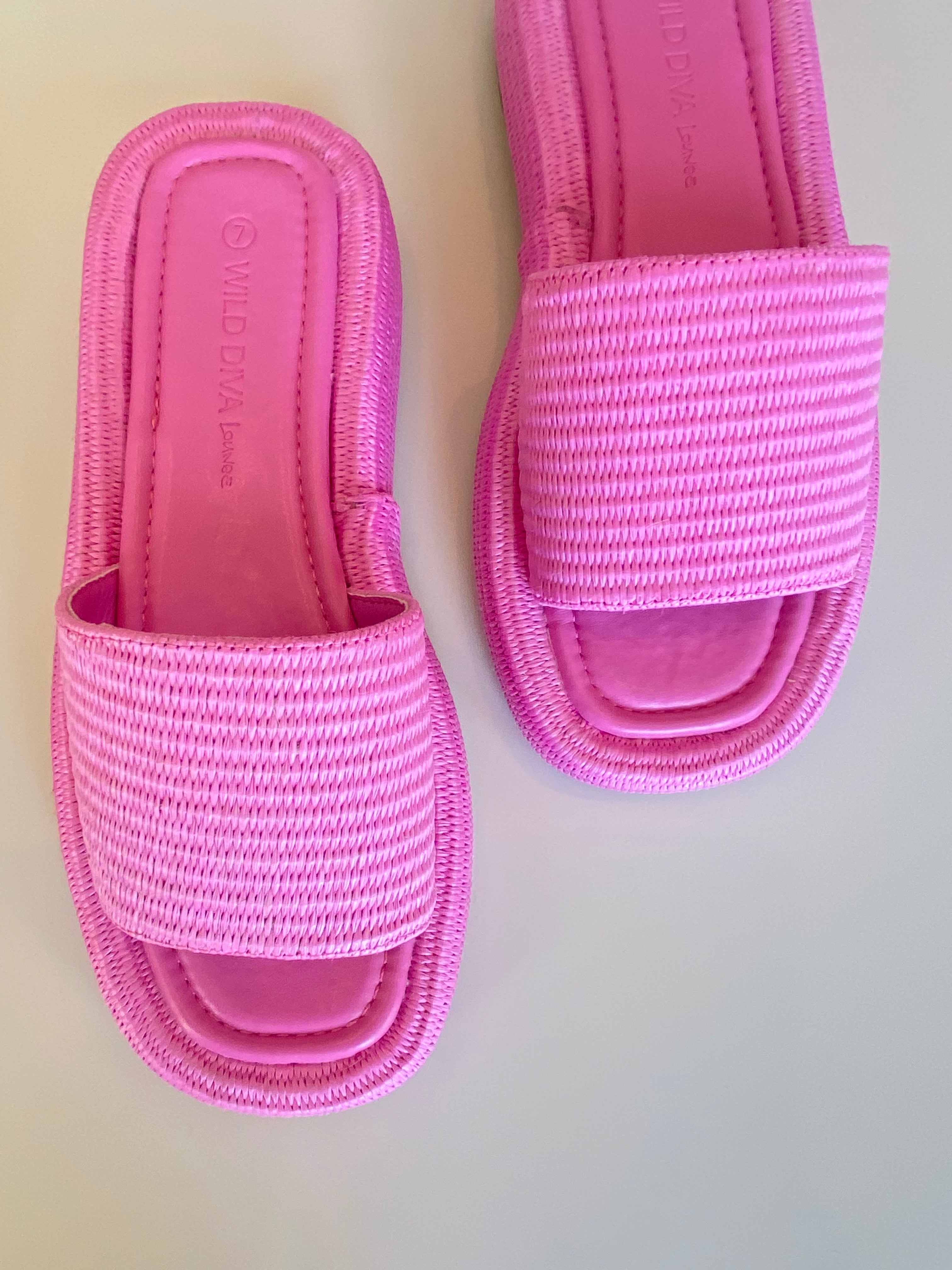 Beaches Raffia Sandal in Pink