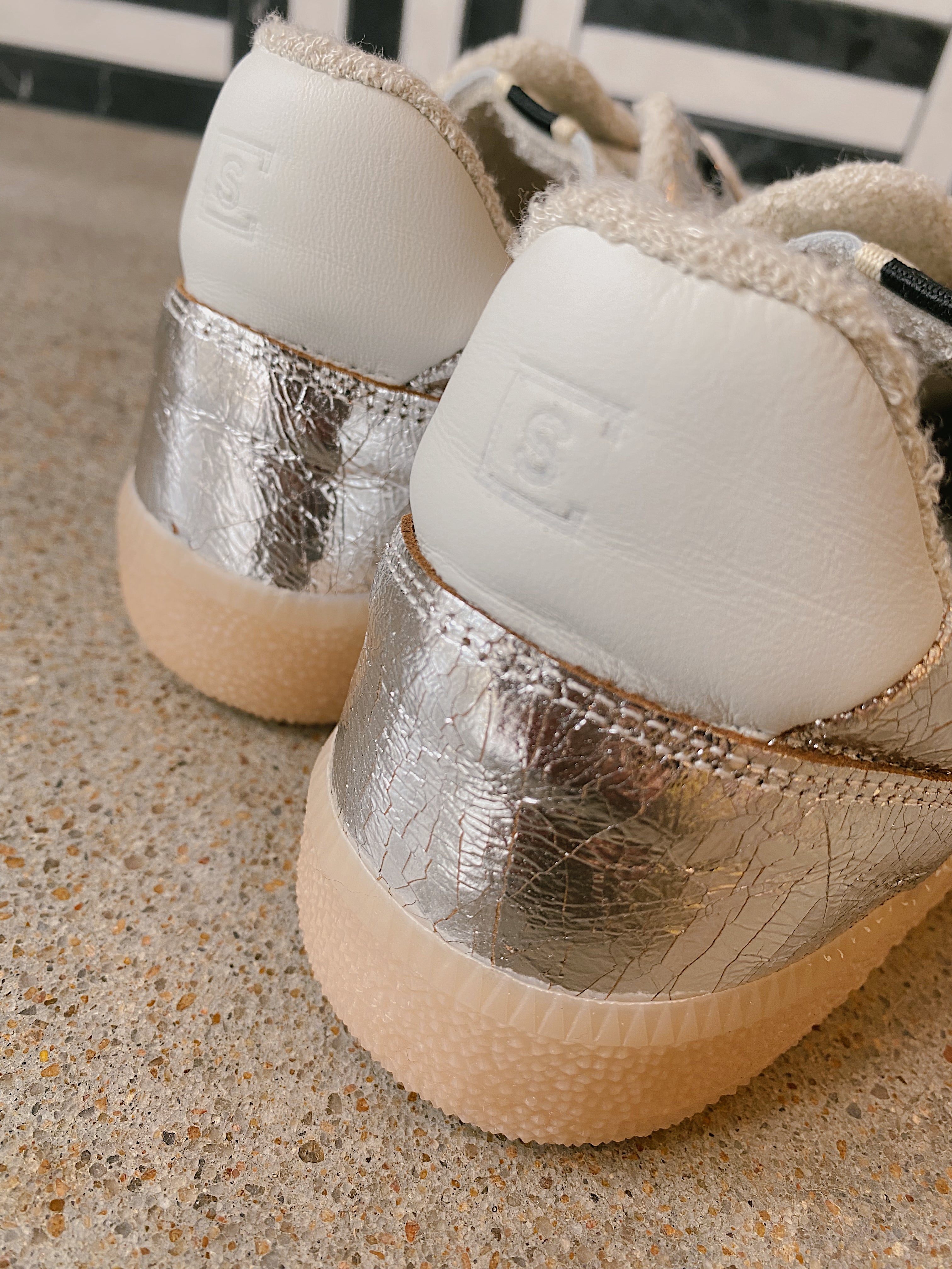 Syvlia Silver sneaker