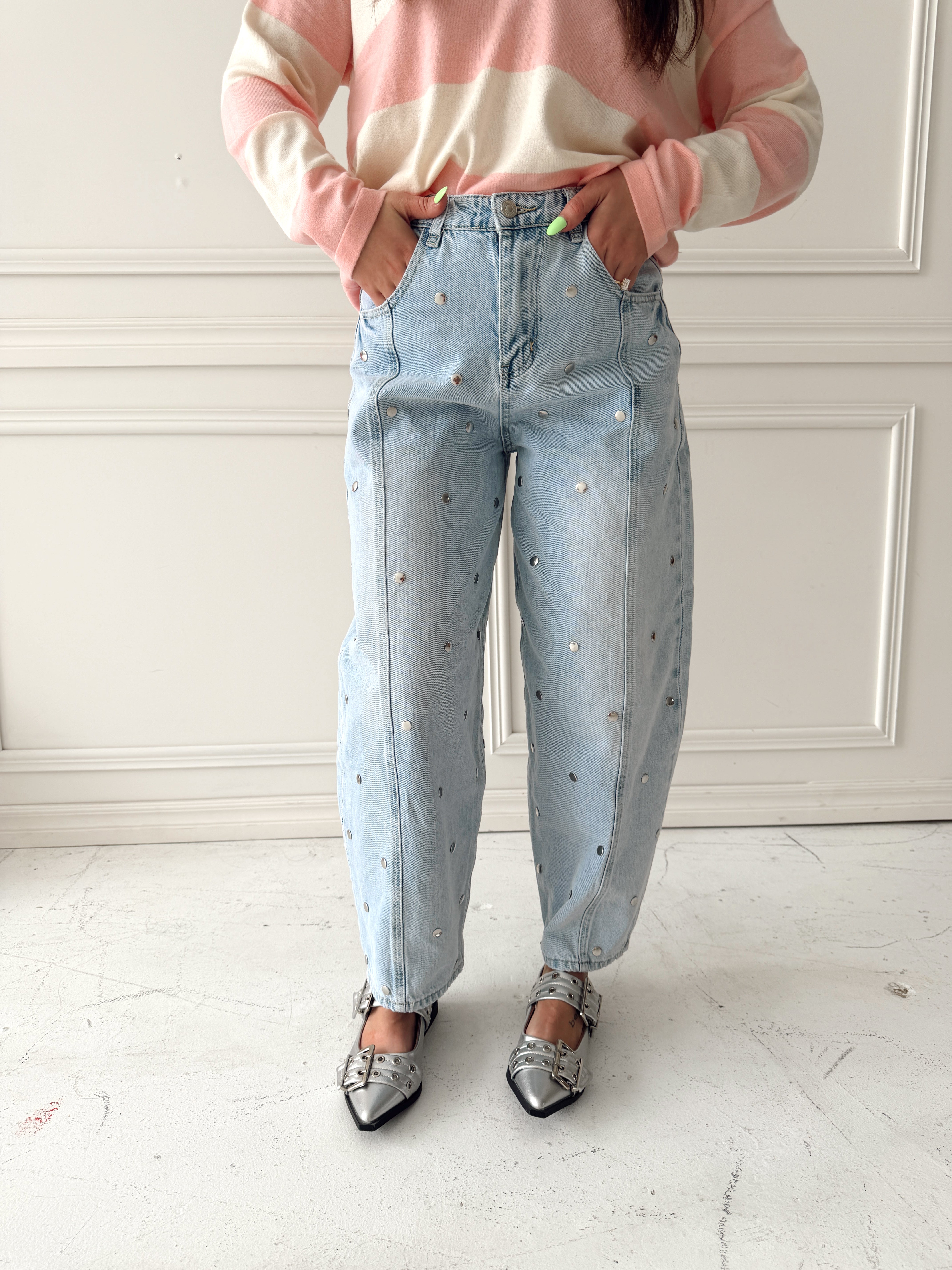 Studded Barrel Jeans - Light Wash
