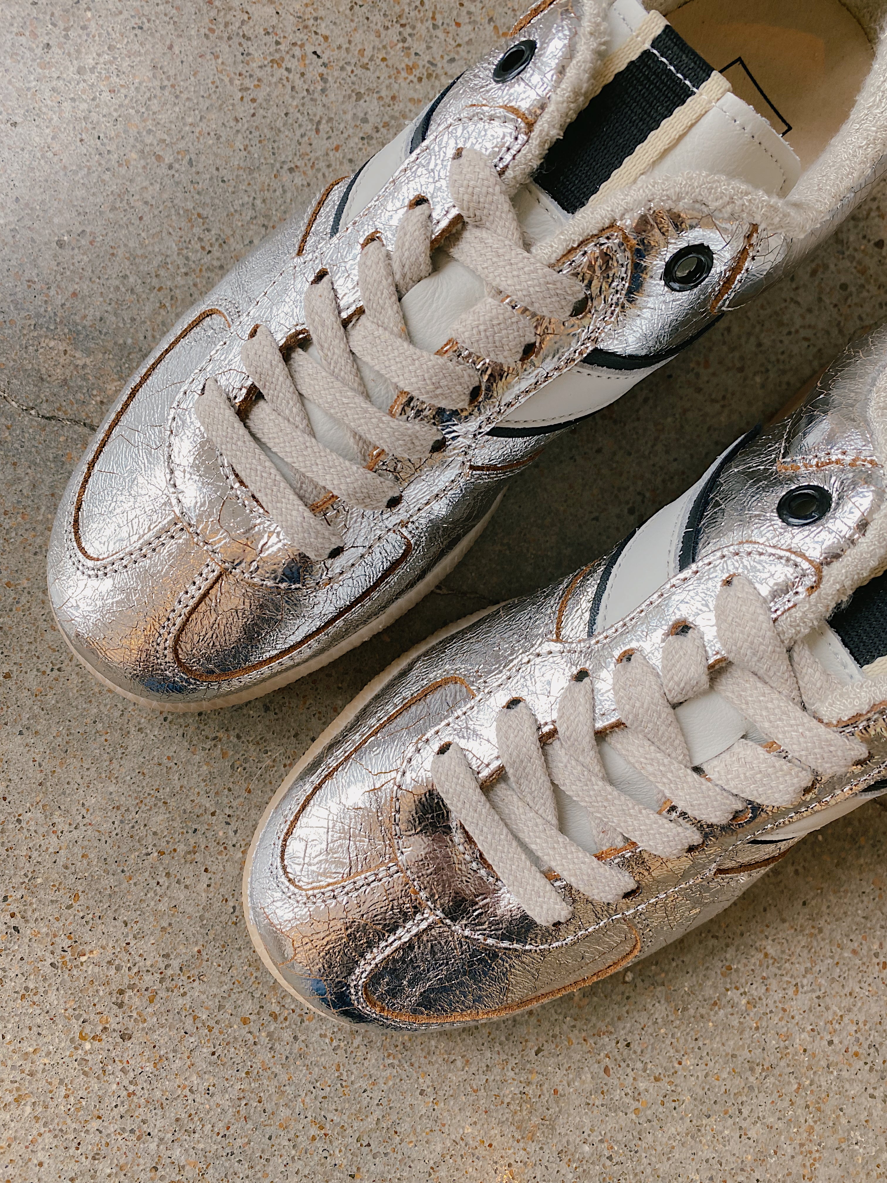Syvlia Silver sneaker