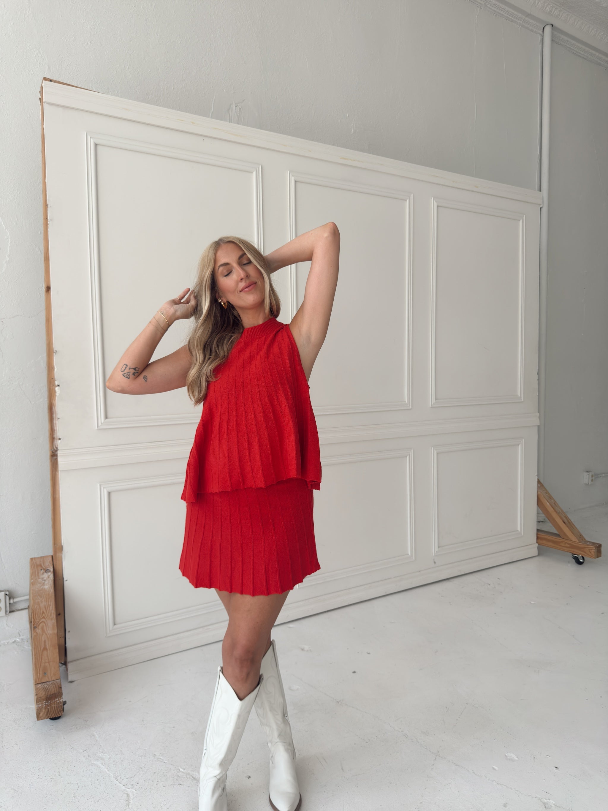 Rylan Ribbed Sweater A-line Mini Skirt With Flared Hem - Red
