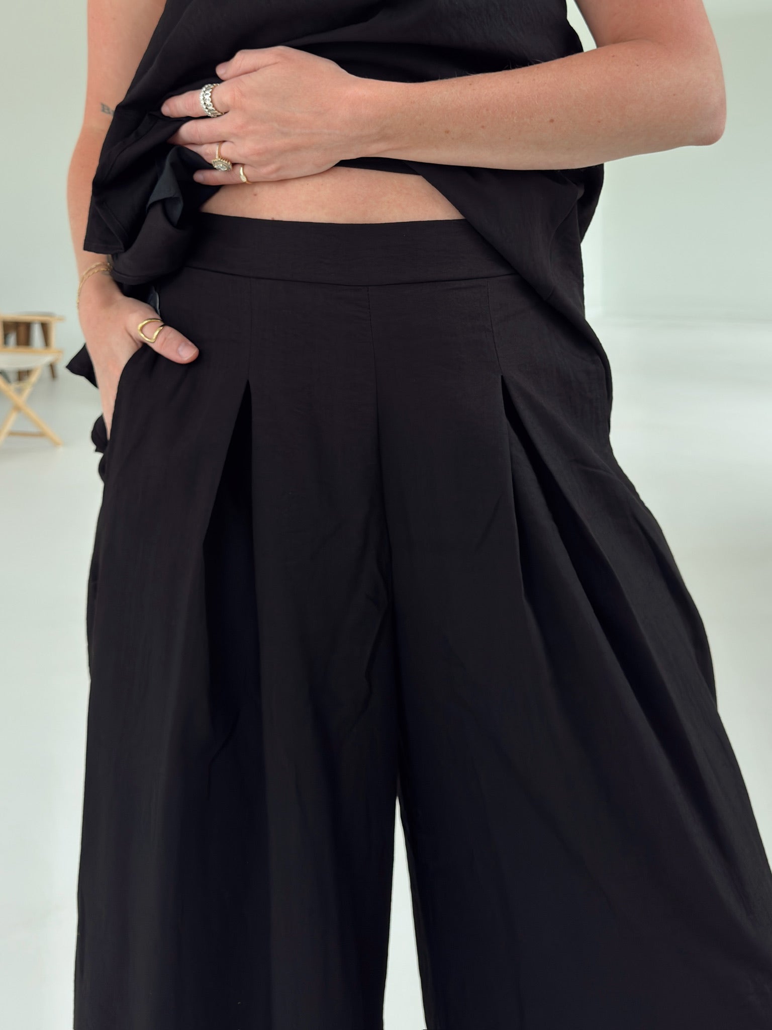 Bri Flowy Pant - Black