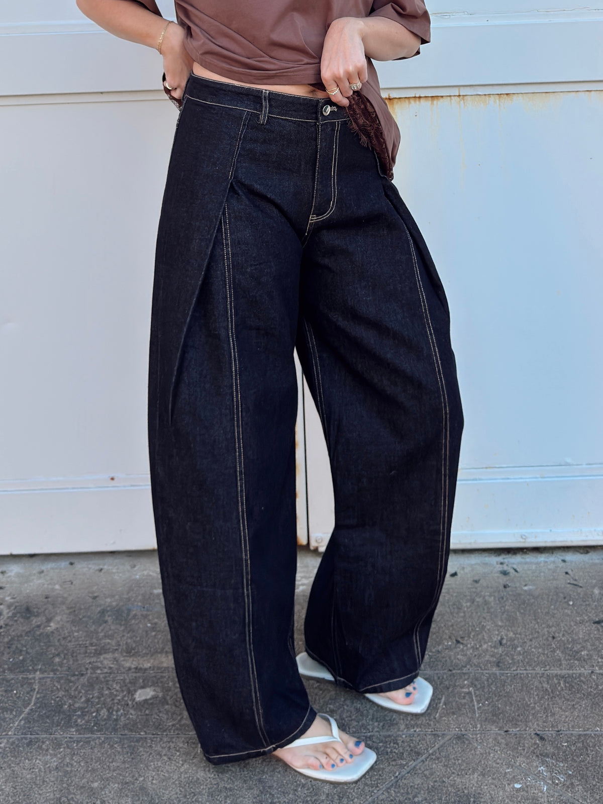 Riley Pleated Barrel Jean