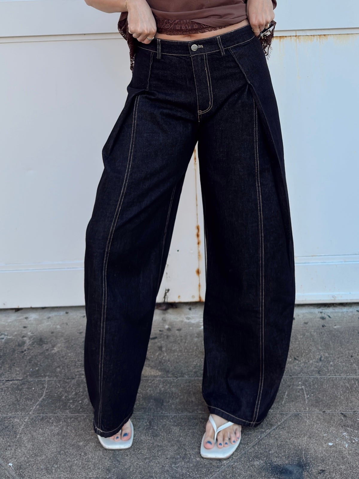 Riley Pleated Barrel Jean