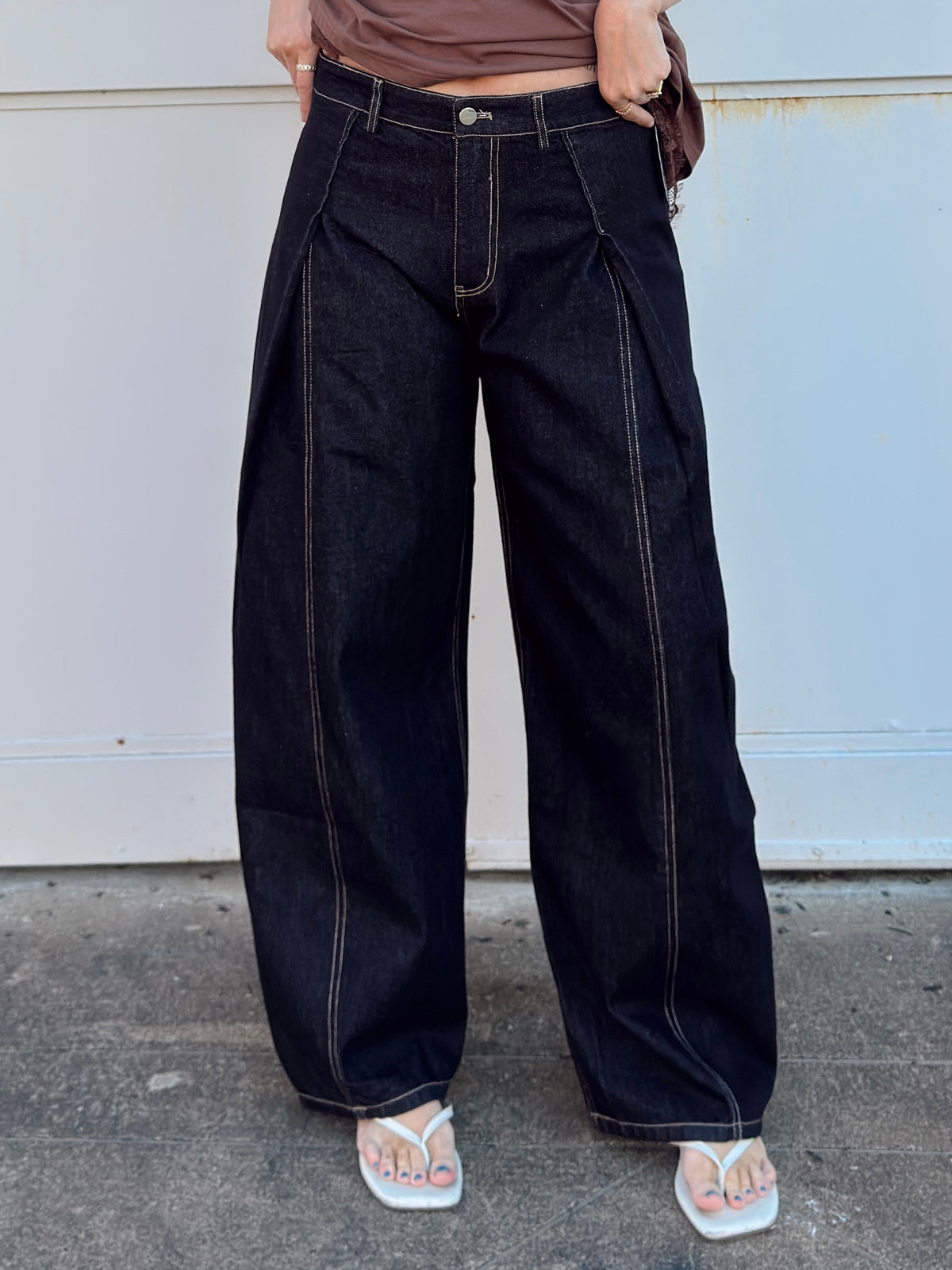 Riley Pleated Barrel Jean